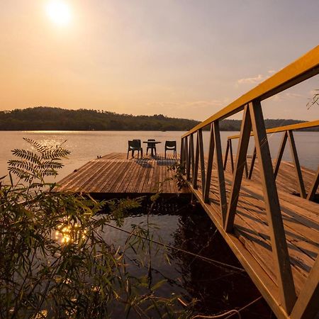 De Lago Resort On Lake Bennett Екстер'єр фото