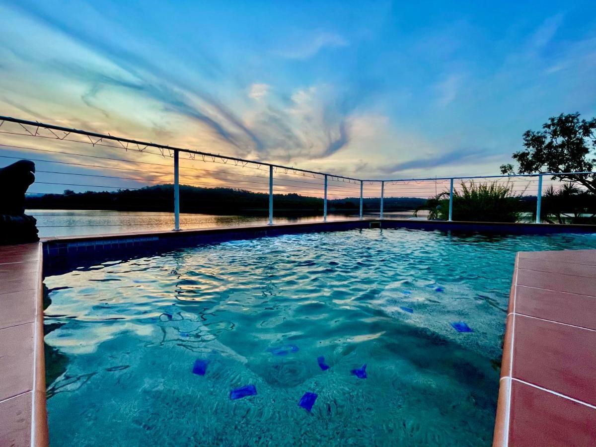 De Lago Resort On Lake Bennett Екстер'єр фото